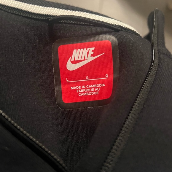 Nike Tech - Picture 3 of 3